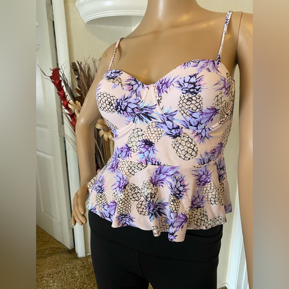 Tankini top medium , pineapple print , use once good condition